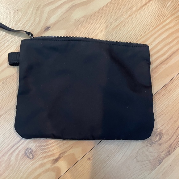 Lululemon travel bag with compartments - Picture 2 of 3